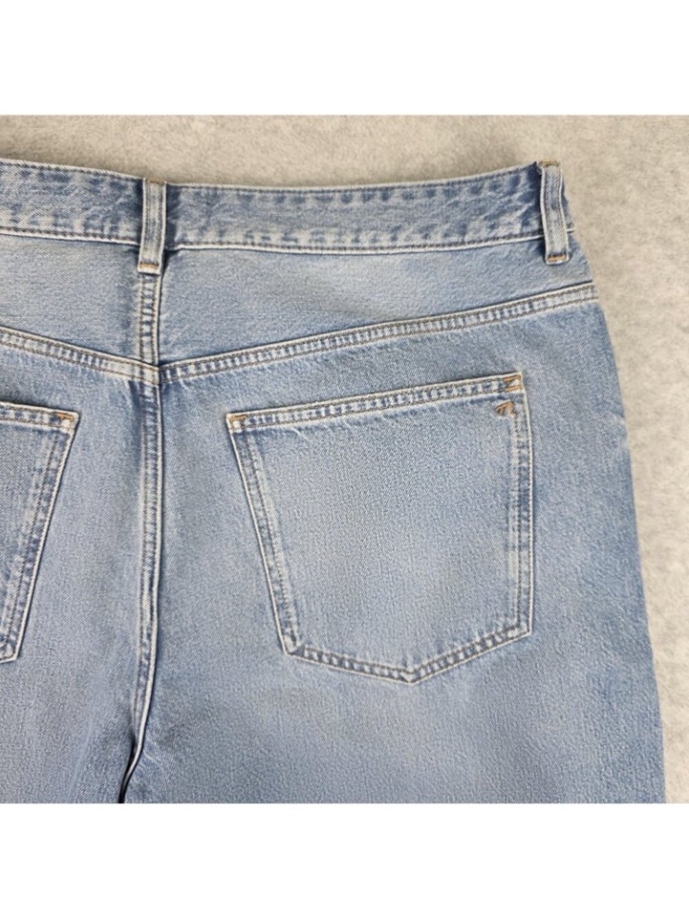 Madewell Curvy Dean Easy Straight Jeans Womens 33 NWT Light Wash Distressed - Picture 4 of 12